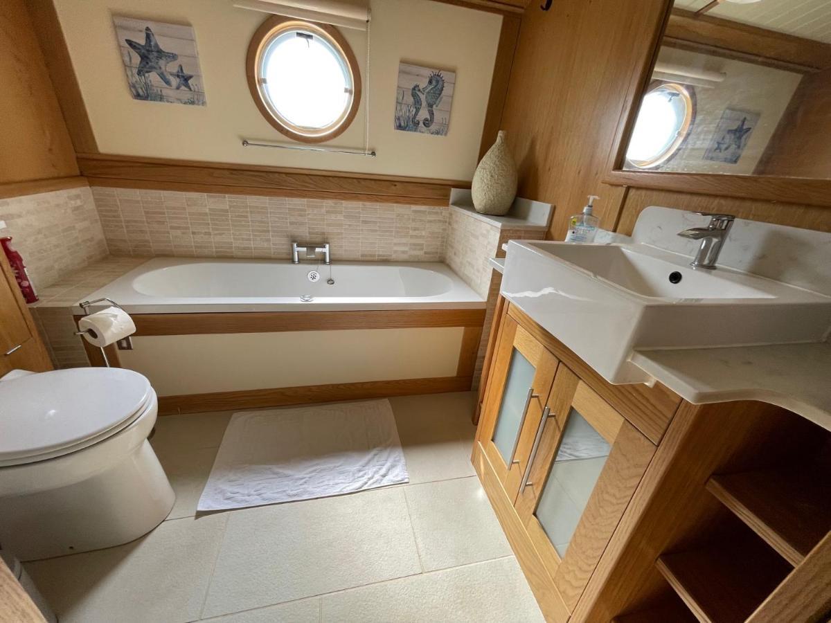 Luxury Boat - The Thistle Dream Uxbridge Buitenkant foto